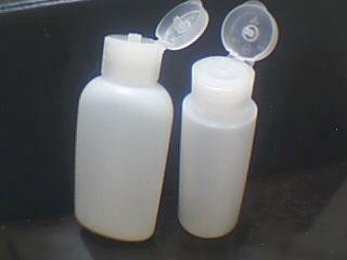 深圳市宏潤塑料制品廠 專業(yè)生產(chǎn)PE膠瓶及塑料制品